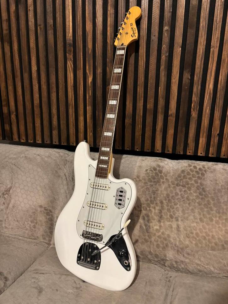 Squier Bass VI + Staytrem upgrade, Muziek en Instrumenten, Snaarinstrumenten | Gitaren | Elektrisch, Zo goed als nieuw, Solid body