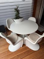 4 keer Panton Chair met ronde tafel, Huis en Inrichting, Complete eetkamers, Ophalen, Zo goed als nieuw, 4 tot 6 stoelen