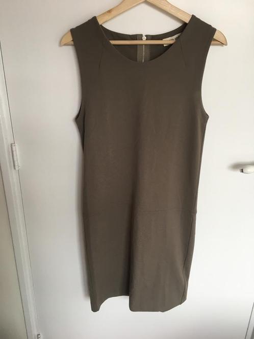 Yarn Unit bodycon jurk maat M taupekleurig, Kleding | Dames, Jurken, Zo goed als nieuw, Maat 38/40 (M), Overige kleuren, Boven de knie