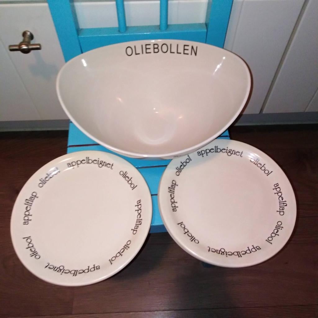 Oliebollen set 1 x schaal en 4 x bordje, Huis en Inrichting, Keuken | Servies, Ophalen, Aardewerk, Overige stijlen, Overige typen