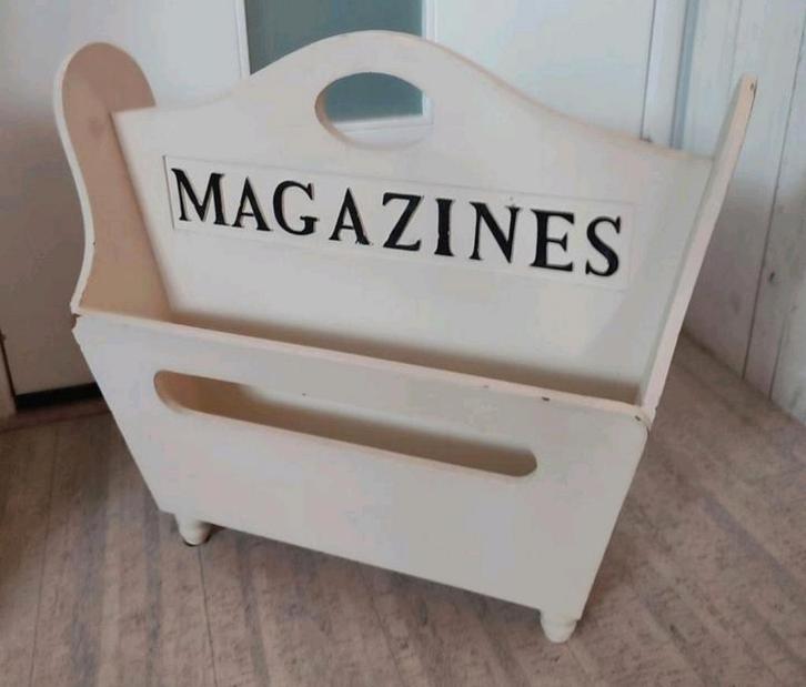 Brocante vintage wit houten lectuurbak Magazines 25x55x45 cm, Huis en Inrichting, Woonaccessoires | Krantenbakken en Lectuurbakken