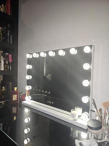 Hollywood spiegel met bleutooth speaker  58x46 NIEUW beschikbaar voor biedingen