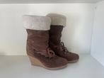 Esprit gave suede vachtlaarzen maat 40, Kleding | Dames, Schoenen, Hoge laarzen, Bruin, Ophalen of Verzenden, Gedragen