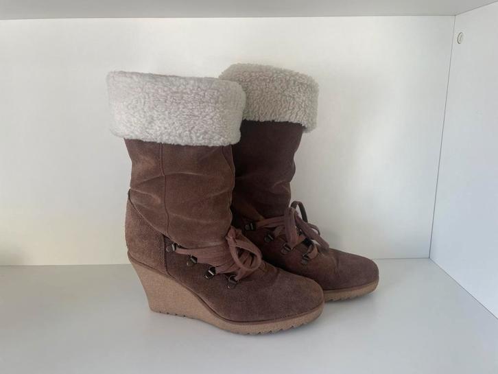 Esprit gave suede vachtlaarzen maat 40, Kleding | Dames, Schoenen, Gedragen, Hoge laarzen, Bruin, Ophalen of Verzenden