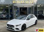 Mercedes A-klasse a250e Premium AMG|PANO|CAMERA|19''|CARPLAY, Auto's, Gebruikt, 4 cilinders, Wit, Bedrijf