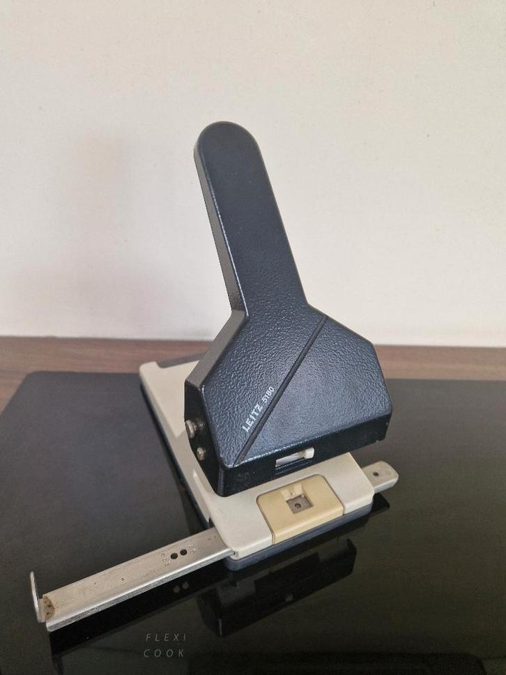 stevige metalen Leitz 5180 perforator, Diversen, Bureau-accessoires, Zo goed als nieuw, Ophalen of Verzenden