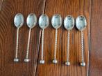12 mooie verzilverde theelepeltjes gedraaid met stijlappel, Huis en Inrichting, Ophalen of Verzenden, Gebruikt, Zilver, Los bestek