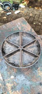 schoenmakers gietijzeren spijker bak(karozel), Antiek en Kunst, Antiek | Gereedschap en Instrumenten, Ophalen of Verzenden