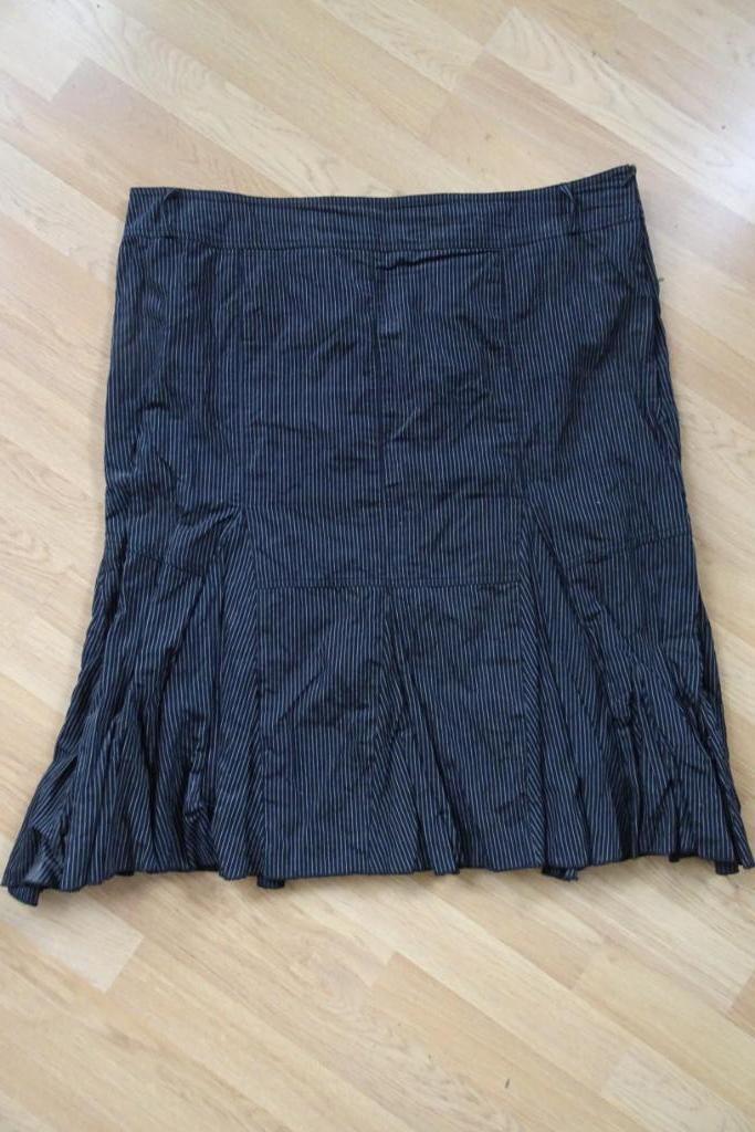zwart gestreepte rok maat 48 van Promiss, Kleding | Dames, Rokken, Zo goed als nieuw, Maat 46/48 (XL) of groter, Zwart, Onder de knie