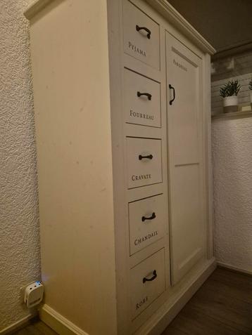 Leuke kast!!  beschikbaar voor biedingen