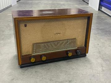 Oude radio beschikbaar voor biedingen