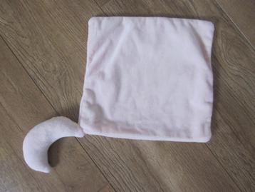 Lichtroze superzacht pluche knuffeldoekje met maan + rammel beschikbaar voor biedingen