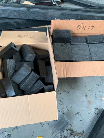 Vol kunststof blokken voor terras, camping schuur oid beschikbaar voor biedingen