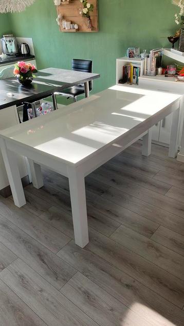 Meubelset. Eettafel, salontafel, tv meubel.