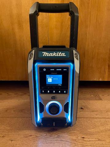 Makita Dmr115 bouwradio beschikbaar voor biedingen