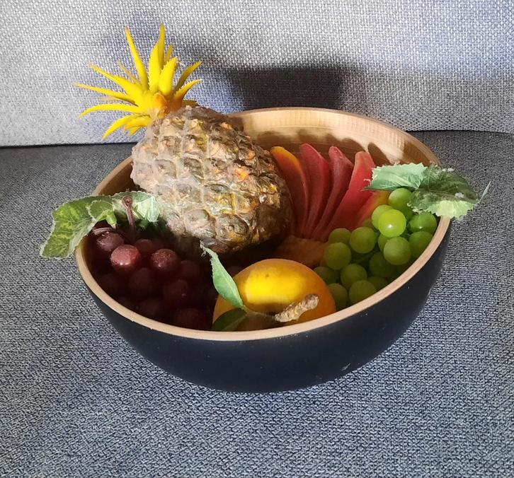 Houten schaal met nep fruit, Huis en Inrichting, Woonaccessoires | Schalen en Manden, Gebruikt, Rond, Hout, Ophalen of Verzenden