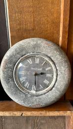 Nu €18,00 PTMD wandklok ijzer, Huis en Inrichting, Woonaccessoires | Klokken, Ophalen of Verzenden, Nieuw, Wandklok