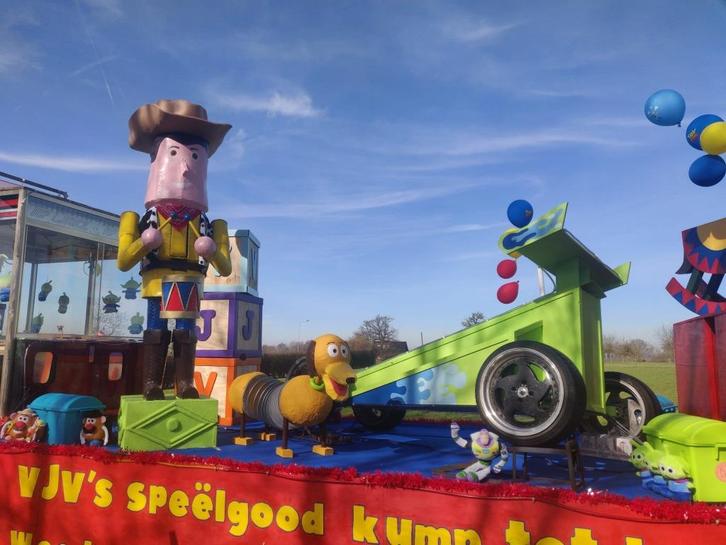 Carnavalswagen TOY STORY speelgoed, Hobby en Vrije tijd, Feestartikelen, Zo goed als nieuw, Versiering, Carnaval, Ophalen