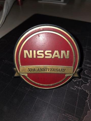 Nissan 50th Anniversary Embleem beschikbaar voor biedingen