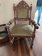Antieke fauteuil met houtsnijwerk, Ophalen