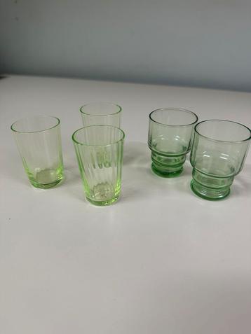 5 shot glaasjes/borrel glaasjes van uranium glas beschikbaar voor biedingen