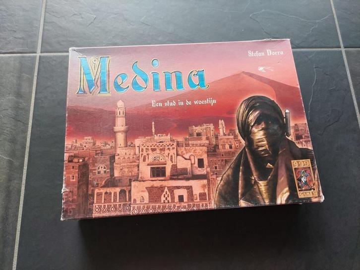 Medina bordspel compleet in hele nette staat, Hobby en Vrije tijd, Gezelschapsspellen | Bordspellen, Gebruikt, Een of twee spelers