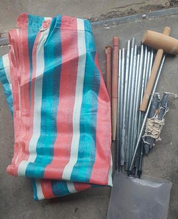 Vintage strand windscherm jaren 60,70 plastic windscherm  beschikbaar voor biedingen