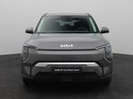Kia EV3 Plus 58.3 kWh | Stoel & Stuur Verwarming | Navigatie, Auto's, Kia, Stof, Gebruikt, 1700 kg, 204 pk