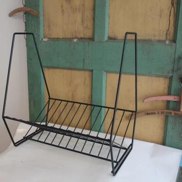 Lectuur mand metaal tijdschriften rek kranten retro vintage beschikbaar voor biedingen
