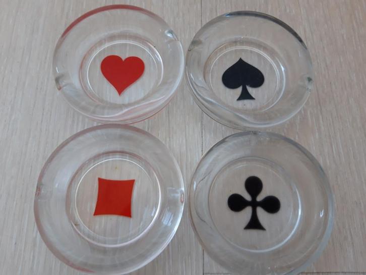 4 mini asbakken met harten, ruit, aas, schoppen motief NIEUW, Verzamelen, Rookartikelen, Aanstekers en Luciferdoosjes, Nieuw, Asbak