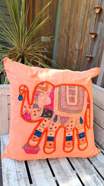 Boho sierkussen "olifant" (65 x 65 cm) beschikbaar voor biedingen