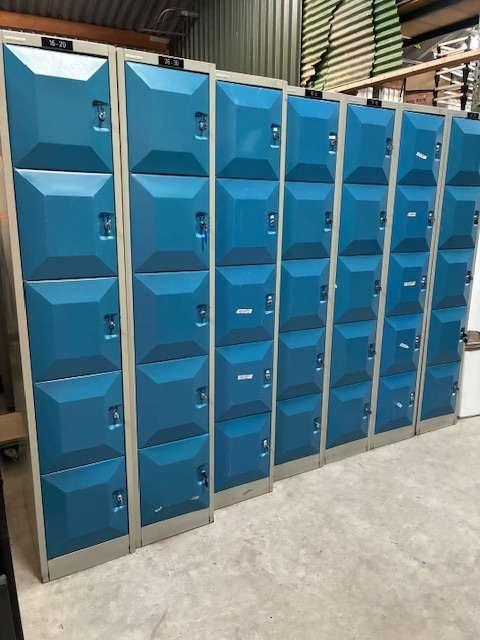 Kluisjes locker kasten, Huis en Inrichting, Kasten | Kledingkasten, Gebruikt, Met deur(en), Metaal, Ophalen