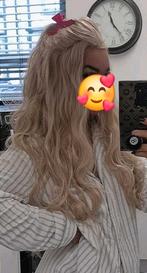Prachtige goudblonde zijdezachte  Lace-wig 26 inch., Sieraden, Tassen en Uiterlijk, Uiterlijk | Haarverzorging, Ophalen of Verzenden