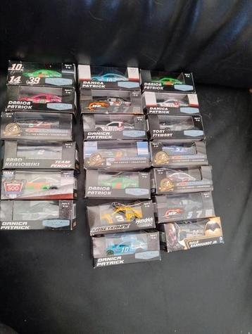 👉 20 nascar racewagens 1/64 en méeeer beschikbaar voor biedingen