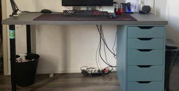 Bureau/Desk beschikbaar voor biedingen