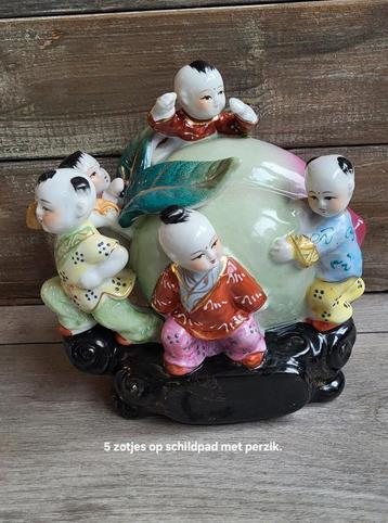 5 zotjes met perzik op schildpad.  beschikbaar voor biedingen
