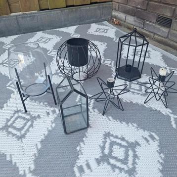 Diverse indistriele geometrische woonaccessoires  beschikbaar voor biedingen