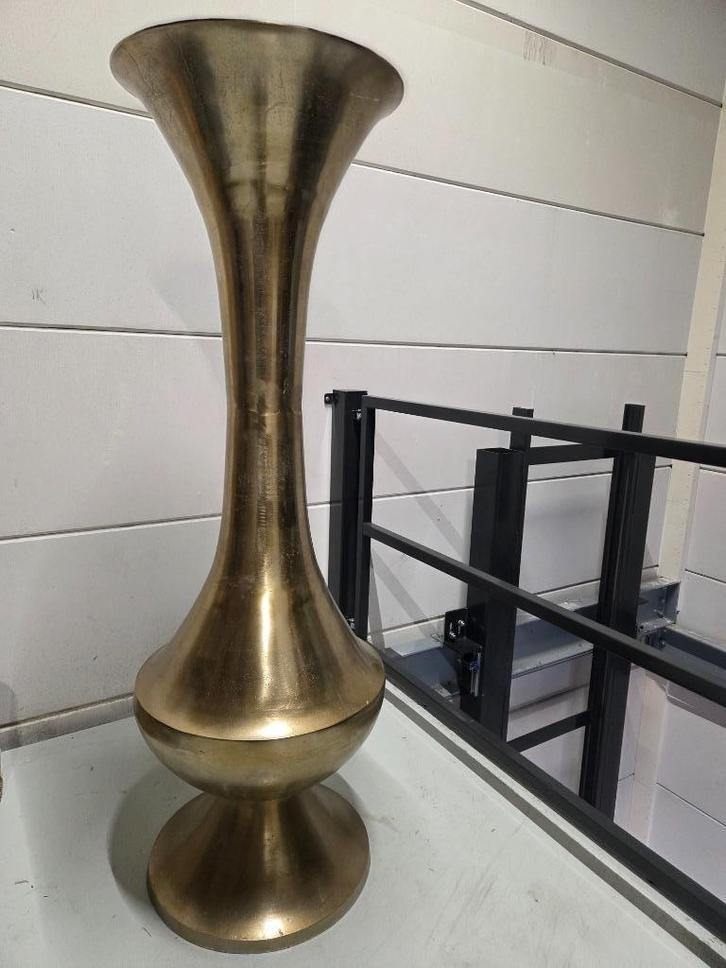Unieke hoge (1,75cm) goudkleurige metalen vaas - Eyecatcher, Huis en Inrichting, Woonaccessoires | Vazen, Zo goed als nieuw, Overige kleuren