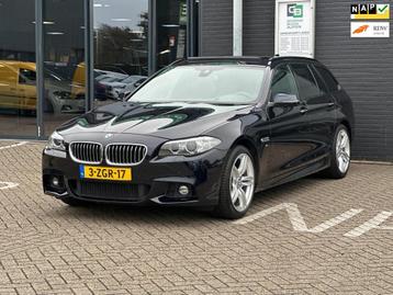 BMW 5-serie Touring 520i High Executive/M-PAKKET/2E EIG/PANO beschikbaar voor biedingen
