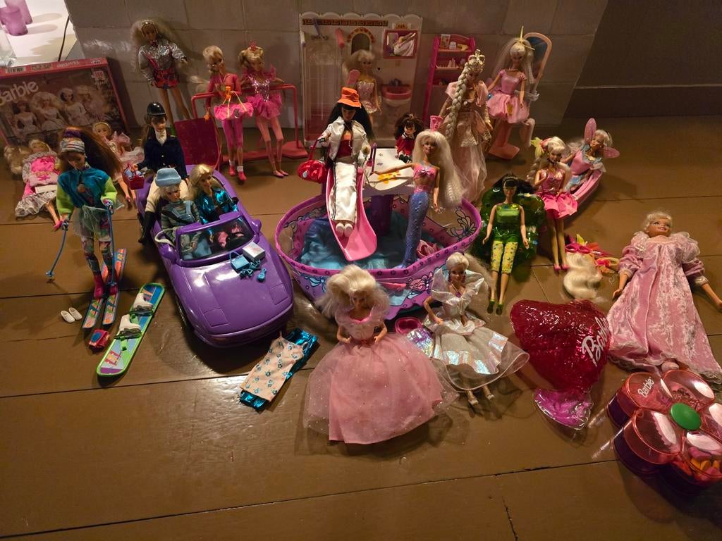 Set vintage Barbies (18 stuks ) + Accessoires, Cabrio, etc, Kinderen en Baby's, Speelgoed | Poppen, Gebruikt, Barbie, Ophalen