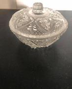 Kristallen schaal met deksel voor bonbons of suikerklontjes., Antiek en Kunst, Antiek | Glas en Kristal, Ophalen of Verzenden