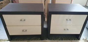 2x nachtkastje beschikbaar voor biedingen