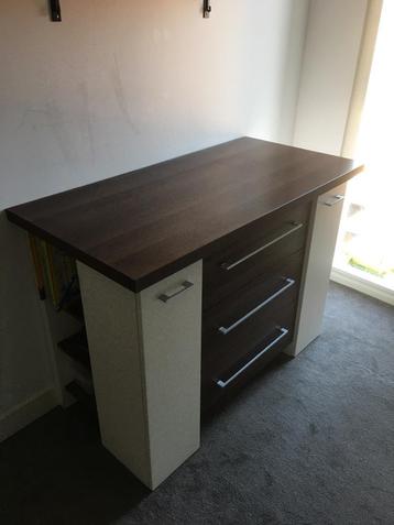 Commode en ledikant beschikbaar voor biedingen