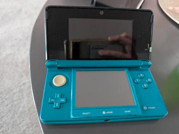 Nintendo 3DS groen met hoesje beschikbaar voor biedingen