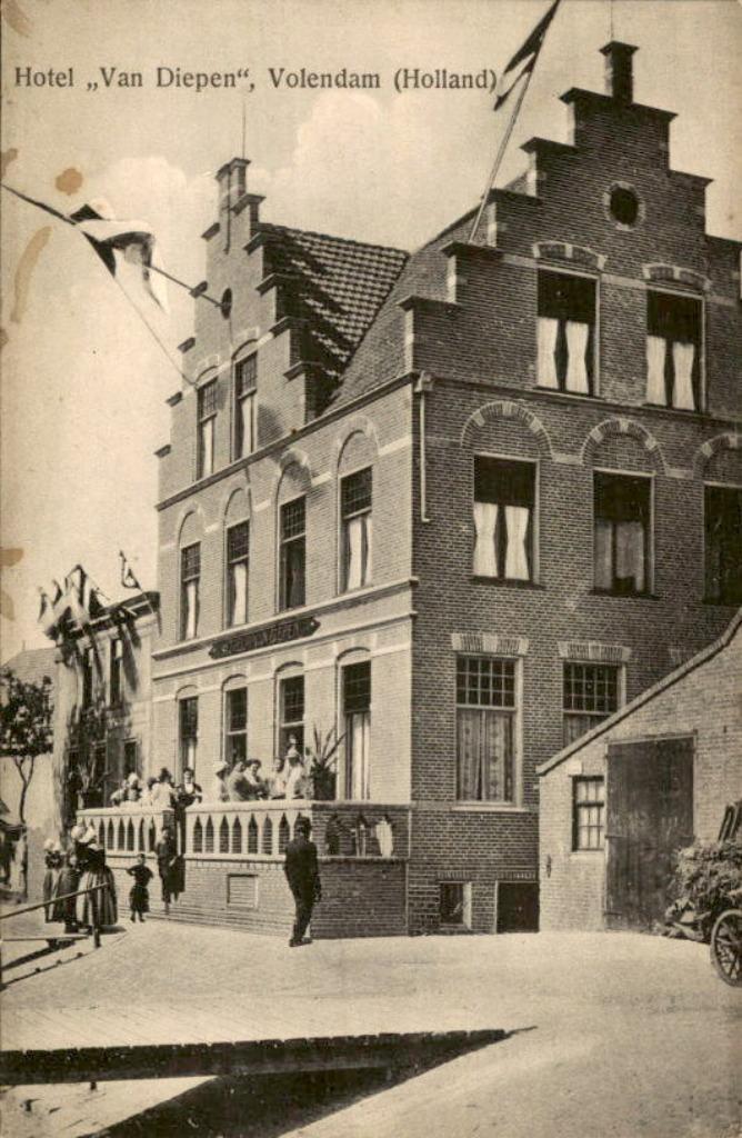 Volendam - Hotel Van Diepen, Verzamelen, Ansichtkaarten | Nederland, Ongelopen, Noord-Holland, Voor 1920, Ophalen of Verzenden
