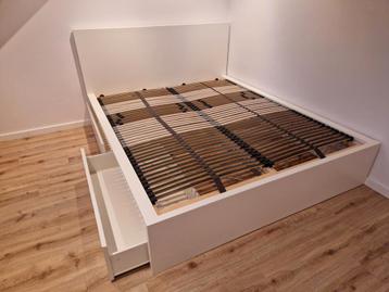 IKEA MALM bed 160 x 200 + lattenbodems + 2 laden + matras