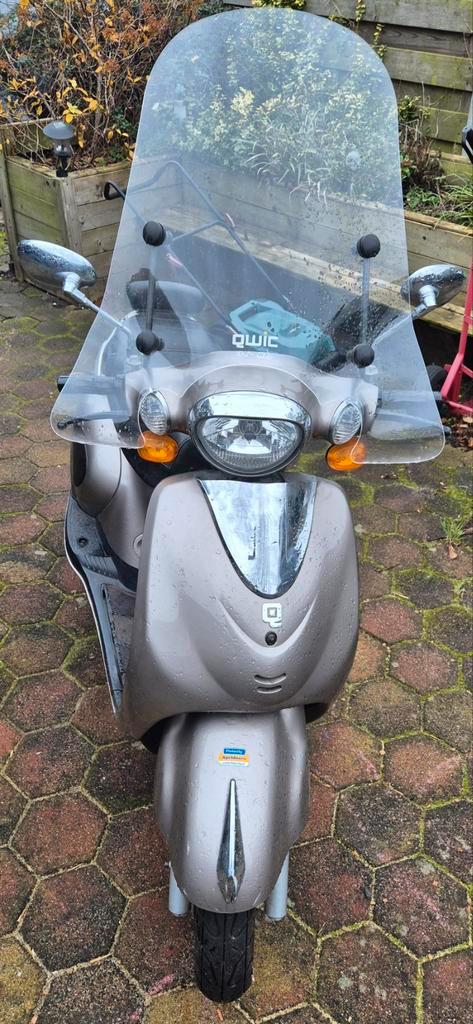 qwic elektrische scooter, Fietsen en Brommers, Brommeronderdelen | Snorfietsen, Gebruikt, Overige merken, Overige typen, Ophalen