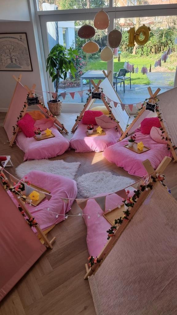 Ter overname: Sleepover bedrijf, Hobby en Vrije tijd, Feestartikelen, Zo goed als nieuw, Versiering, Ophalen