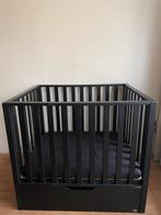 Zwarte box met lade TWF, Kinderen en Baby's, Boxen, Ophalen, Gebruikt, Vierkant, In hoogte verstelbaar