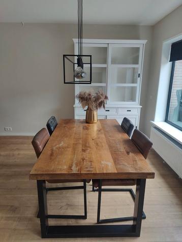 

Eetkamertafel Trevor Mangohout beschikbaar voor biedingen